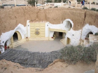 eine Berber&amp;quot;höhle&amp;quot;, von außen unsichtbar in den Felsen gebaut