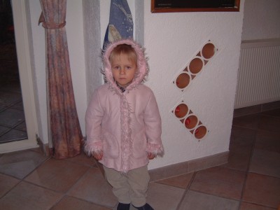 hier mal mit rosa Jacke