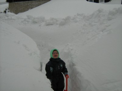 Tobi im Schneegang auf dem Hof!.JPG