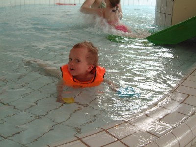 Yara in der großen Badewanne