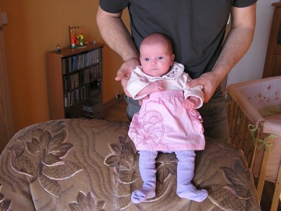 Hura, ich bin ein Mädchen und Papa gewöhnt sich auch daran.