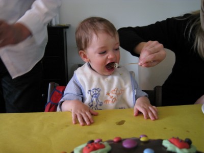 Der Geburtstagskuchen muss natürlich probiert werden