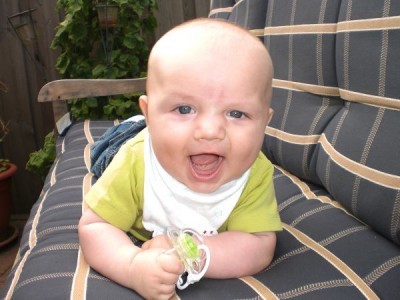 Auf Omas Bank im Garten.jpg