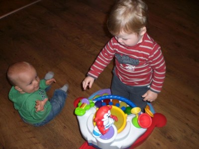 Ben und Simon beim Spielen.jpg