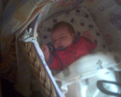 und nochmal J-F in der wiege 27.07. Kleinputz.jpg