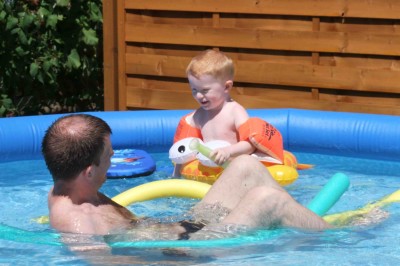 Im Pool bei Oma und Opa