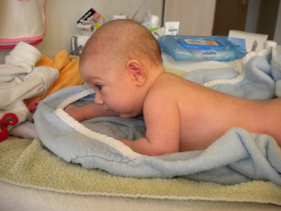 Sarina nach dem baden...kann schon super gut den Kopf stützen...