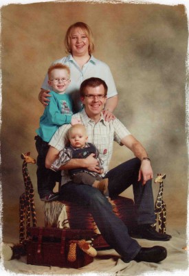 Familienfoto 2010 Rand kompri.jpg