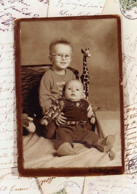 Kids 2010 Sepia kompri.jpg