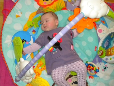 Michelle unser Anfängerbaby - ist während dem Spielen einfach so eingeschlafen...