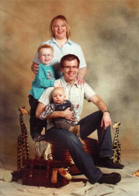 Familienfoto 2010 groß Farbe komprimiert.jpg