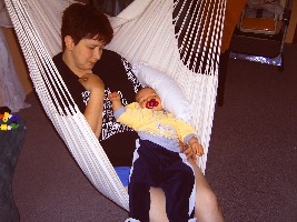 JD310365  06.09.05 im Hängesessel.jpg