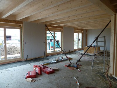 Unser Ess- und Wohnbereich mit Sichtholzbalkendecke