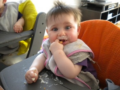 Michelle beim Philadelphia-Brötchen essen...