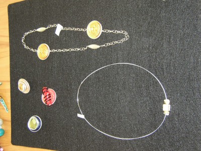 broschen, kette, glitzer...