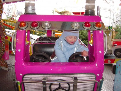 Ben fährt großes Karussell.jpg