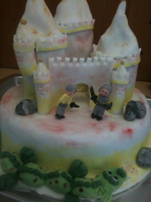 erst auf dem Foto seh ich wie schief die aussieht. Naja, das nächste mal weiss ich was ich anders machen muss.. den Kindern im KiGa hats aber geschmeckt :-)