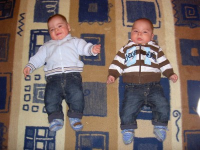 mit 5 Monaten (Jonas links, Malte rechts)