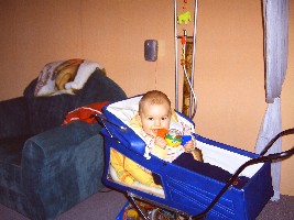 JD310412  04.10.05  im Puppenwagen.jpg