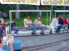 Heidrun mit Julia und Blüte mit Katharina beim Zügle fahren