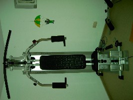 kleiner Kelleraum, mit den Fitnessgeräten (linke Seite)