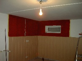 linke Seite, direkt wo man reinkommt!!
<br />Hier soll später mal die Theke stehen....